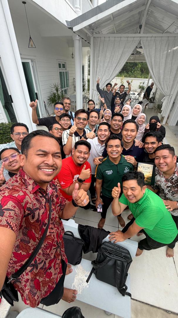 Aktiviti team building pasukan